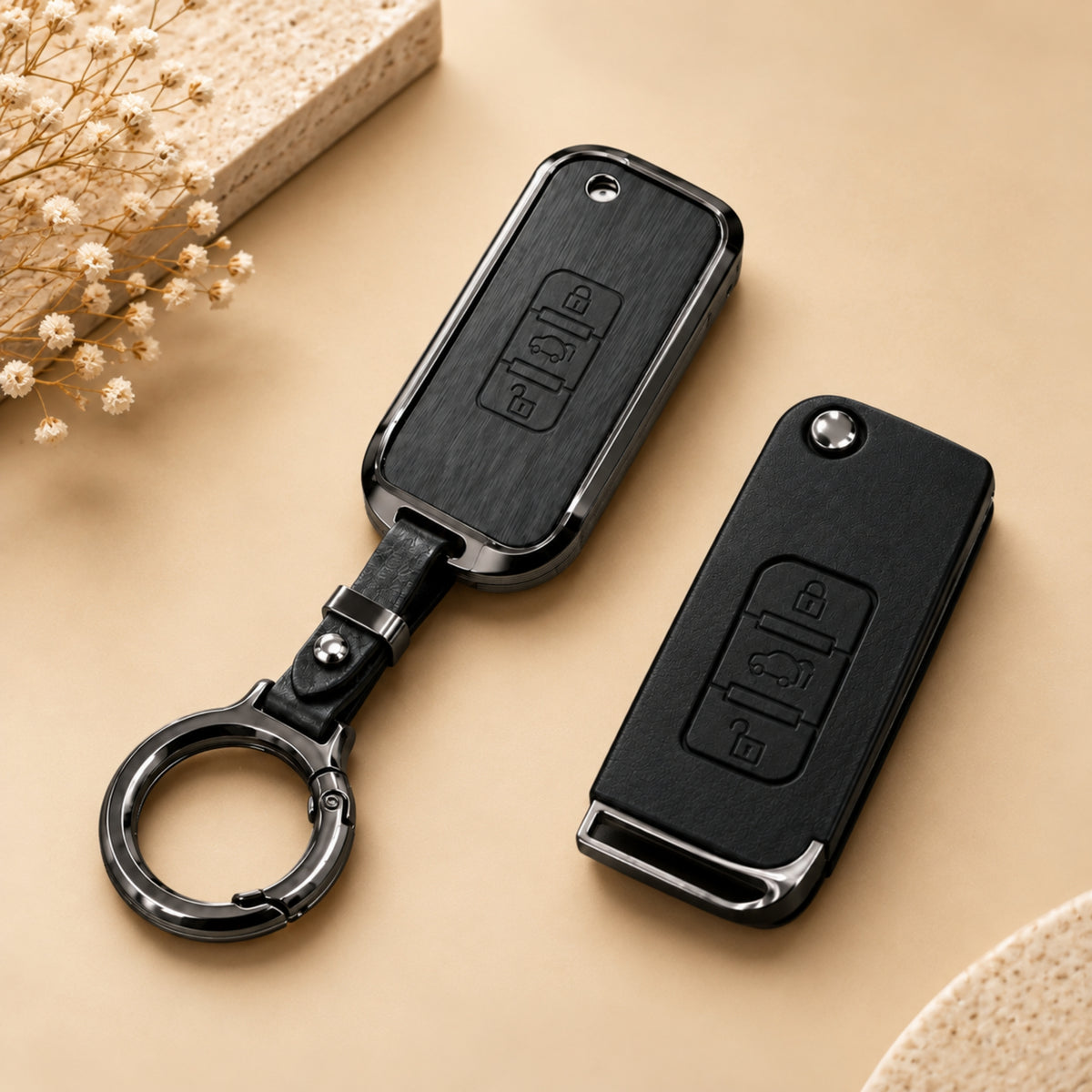 Mahindra XUV500 Metal Key Cover with Keychain